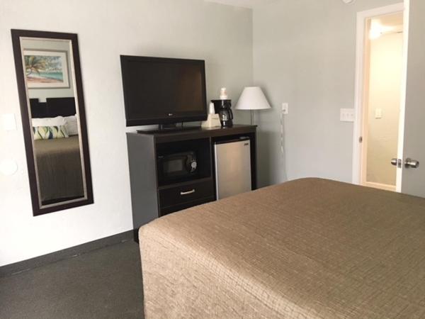 Ocean Plaza Motel : photo 1 de la chambre non-oceanfront queen room-accessible