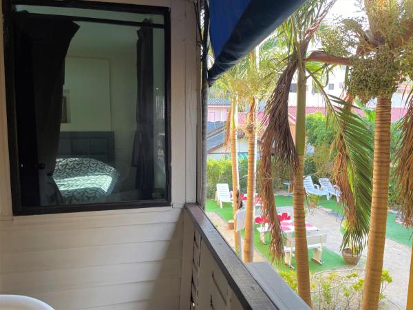 Golf-Sea-City Guest House : photo 8 de la chambre chambre lit queen-size avec balcon