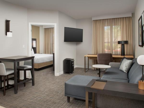Residence Inn by Marriott Phoenix Airport : photo 1 de la chambre one-bedroom queen suite – allergy friendly