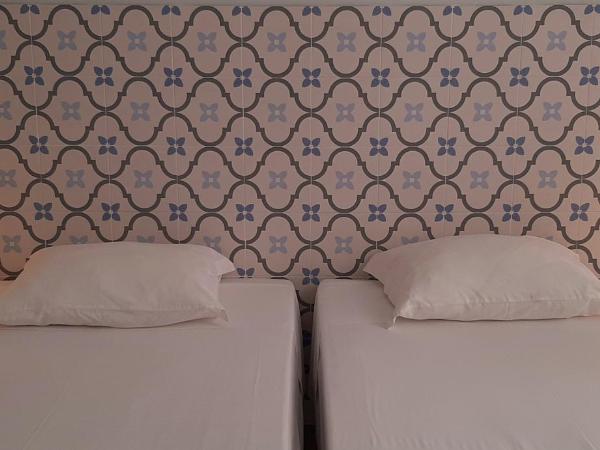 Hostel A Casa da Árvore : photo 3 de la chambre chambre double avec salle de bains privative extérieure