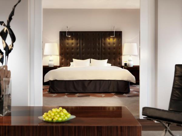 Hyatt Regency Köln : photo 4 de la chambre suite lit king-size avec vue