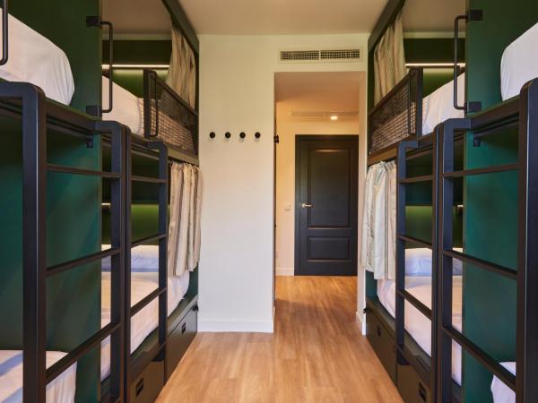LATROUPE Prado Hostel : photo 2 de la chambre lit dans dortoir mixte de 8 lits 