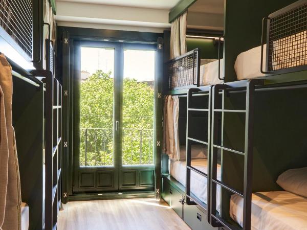 LATROUPE Prado Hostel : photo 1 de la chambre lit dans dortoir mixte de 8 lits