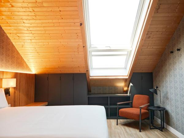 LATROUPE Prado Hostel : photo 1 de la chambre chambre deluxe