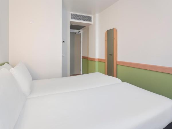 B&B HOTEL Zaragoza Plaza Mozart : photo 1 de la chambre chambre lits jumeaux