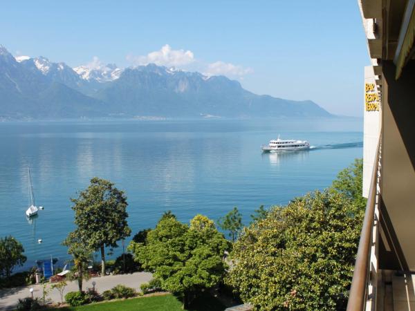 Royal Plaza Montreux : photo 7 de la chambre chambre double deluxe avec balcon - vue sur lac ou parc et lac