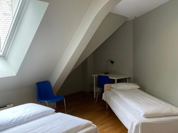 City Hostel Bergen : photo 6 de la chambre chambre triple avec salle de bains commune