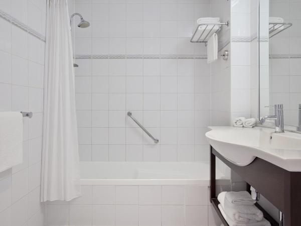 Novotel Rotorua Lakeside : photo 6 de la chambre chambre lits jumeaux supérieure avec 2 lits doubles