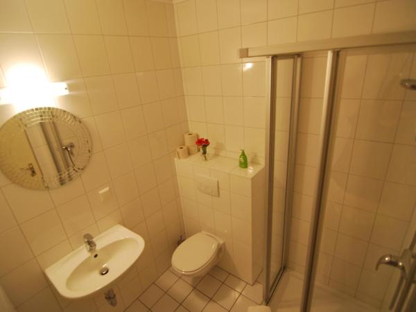 Weltempfänger Backpacker Hostel : photo 3 de la chambre lit dans dortoir pour femmes de 4 lits