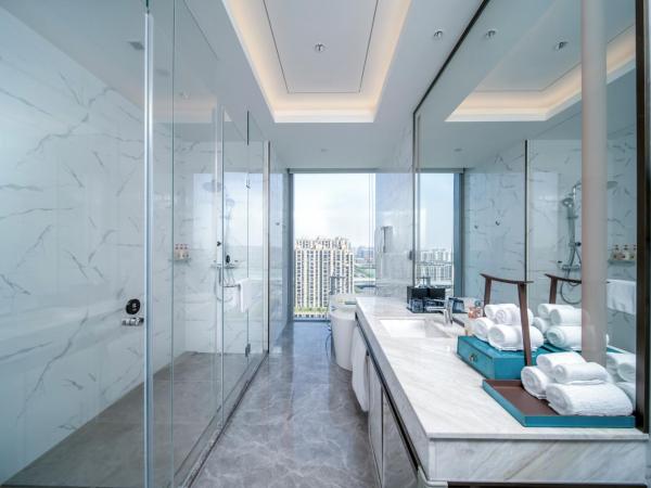 Crowne Plaza Hangzhou Linping, an IHG Hotel : photo 3 de la chambre premium king room with bathtub