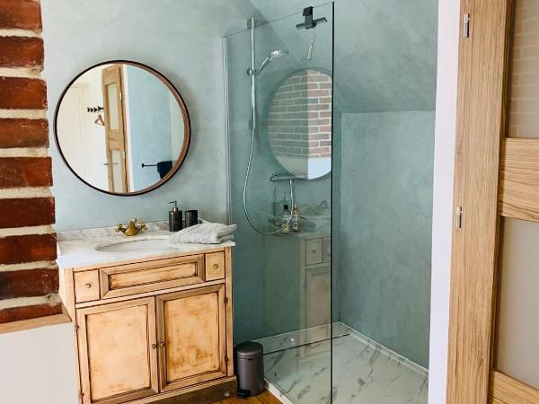 La Villégiature : photo 2 de la chambre chambre double avec salle de bains privative