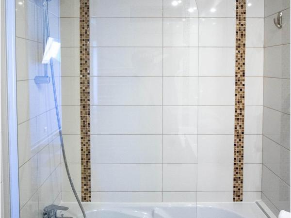 Hôtel Cala di Sole : photo 4 de la chambre chambre avec terrasse ombragée