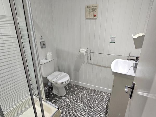 Kings Boutique Hotel : photo 6 de la chambre chambre double avec salle de bains privative