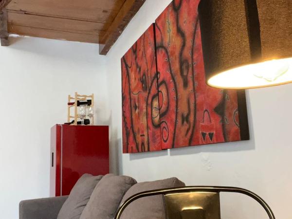 Hostal Luna 49 : photo 8 de la chambre chambre triple Économique avec salle de bains commune