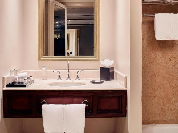 Wyndham Monterrey Ambassador Centro : photo 4 de la chambre chambre lit king-size standard - non-fumeurs