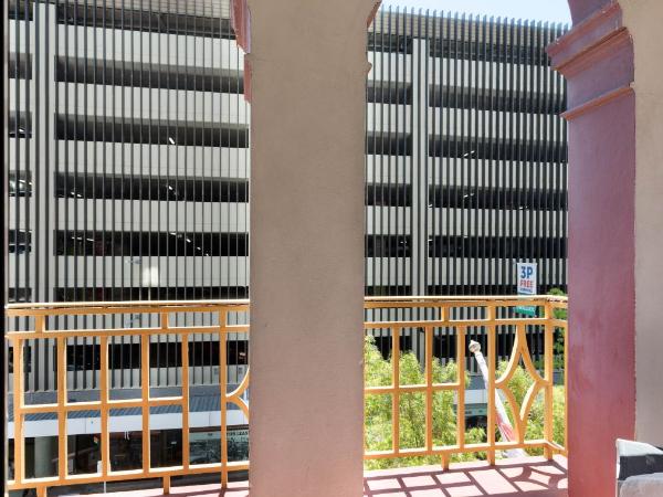 European Hotel : photo 5 de la chambre chambre lit queen-size avec balcon