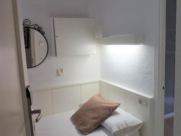 Hotel Hermes : photo 6 de la chambre chambre simple Économique intérieure