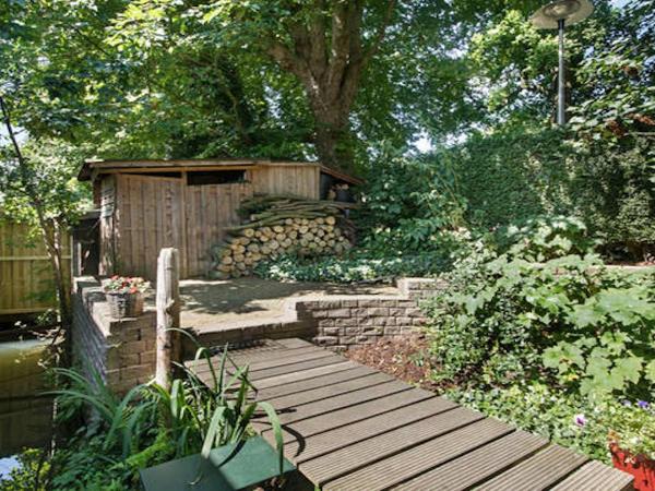 Benedenverdieping in Woonboot met tuinterras : photo 8 de la chambre chambre double avec salle de bains privative