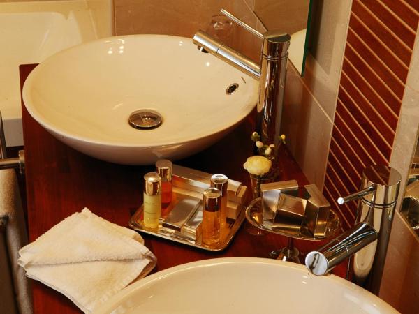 Clos La Boëtie & Spa : photo 3 de la chambre chambre double charme grand lit