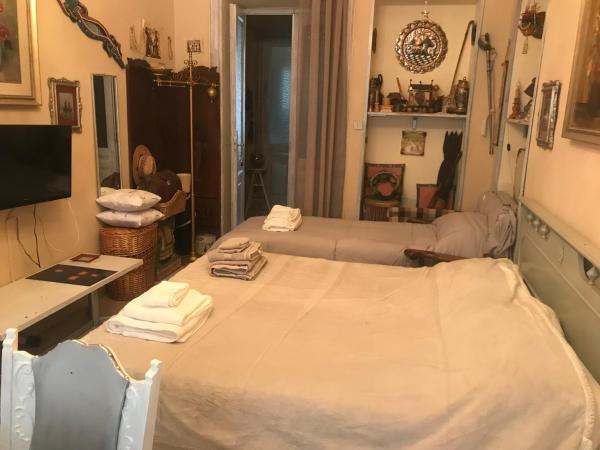 APARTMENT VINTAGE MUSEUM : photo 9 de la chambre chambre double avec salle de bains commune