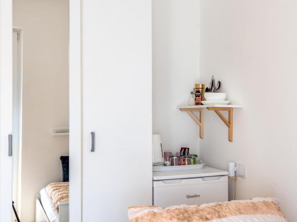 Apartment and Rooms Dalmatiko : photo 6 de la chambre chambre triple avec terrasse