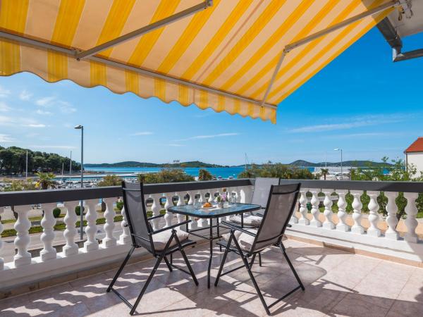 Apartment and Rooms Dalmatiko : photo 10 de la chambre chambre double avec terrasse