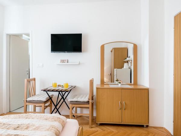 Apartment and Rooms Dalmatiko : photo 7 de la chambre chambre double sans balcon