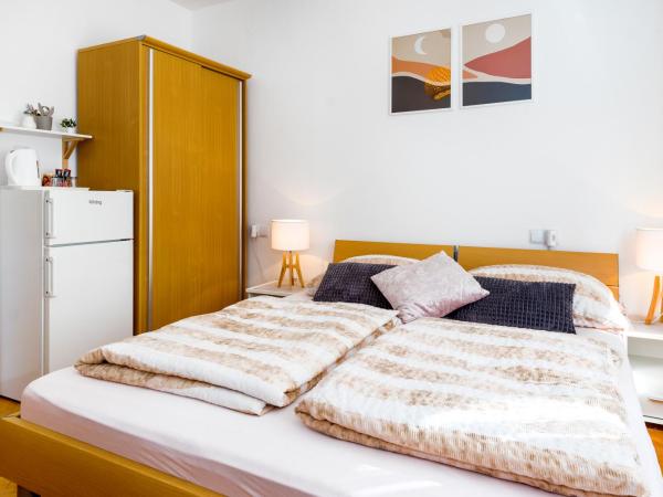 Apartment and Rooms Dalmatiko : photo 1 de la chambre chambre double sans balcon