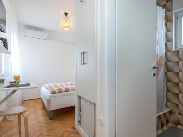 Apartment and Rooms Dalmatiko : photo 4 de la chambre chambre double sans balcon