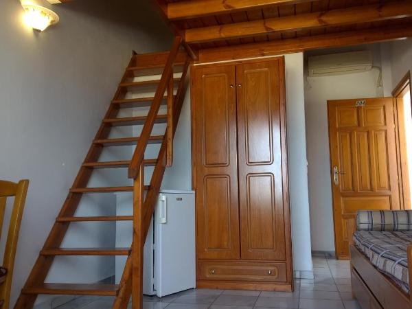 Anemomilos Suites : photo 3 de la chambre maisonnette avec baignoire