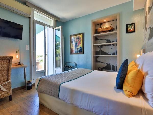 Hôtel Provençal : photo 2 de la chambre suite familiale avec terrasse - vue sur mer