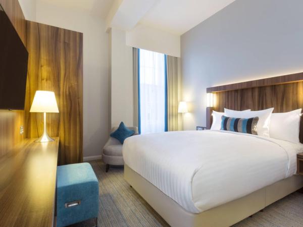 Courtyard by Marriott Edinburgh : photo 2 de la chambre chambre lit queen-size