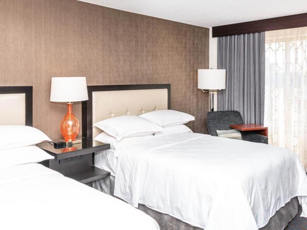 Sheraton Indianapolis City Centre Hotel : photo 3 de la chambre traditional 2 beds, guest room, 2 double