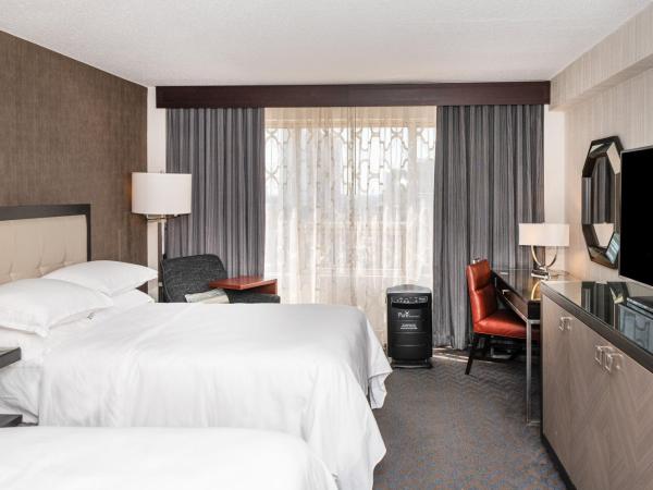 Sheraton Indianapolis City Centre Hotel : photo 7 de la chambre traditional 2 beds, guest room, 2 double