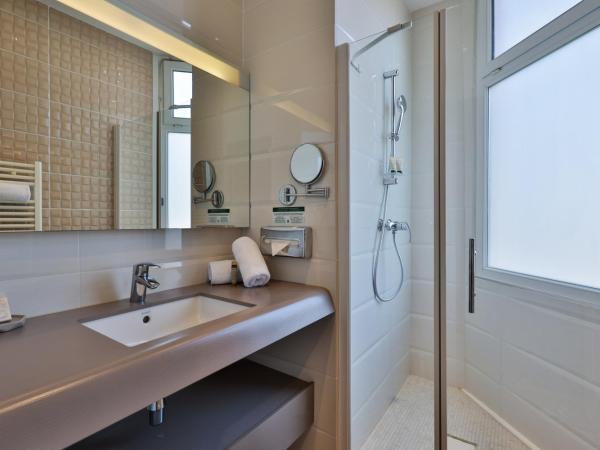 Hôtel Provençal : photo 8 de la chambre suite supérieure avec terrasse et vue sur la mer