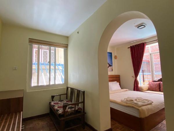 Alobar1000 Hostel : photo 4 de la chambre chambre lit queen-size avec balcon