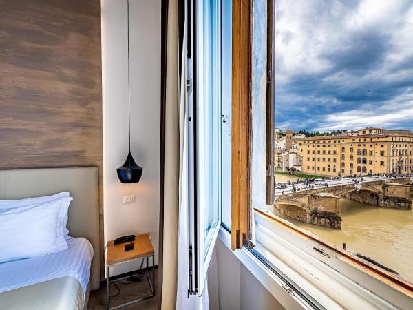 Palazzo Alfieri Residenza D'Epoca - Alfieri Collezione : photo 5 de la chambre chambre double classique avec vue sur la rivière