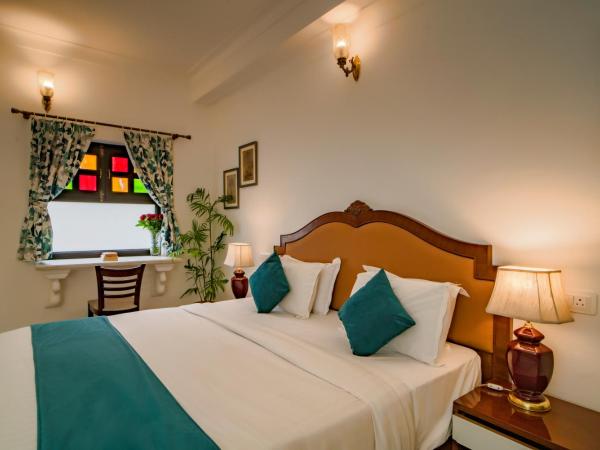 Swaroop Vilas - Lake Facing Boutique Hotel : photo 3 de la chambre chambre supérieure lit queen-size