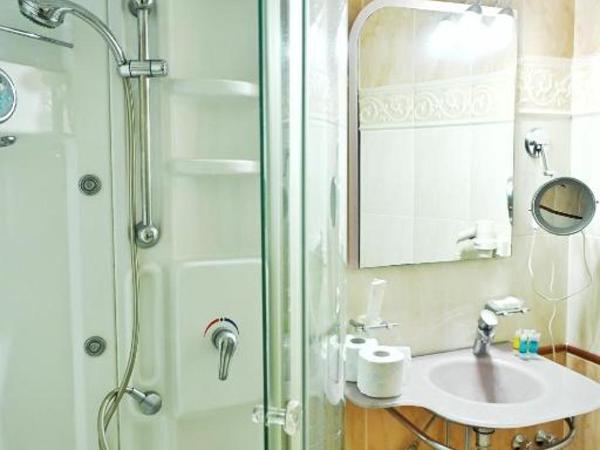 New Times Home & Hotels Near Metro Station Athens Center : photo 1 de la chambre chambre double