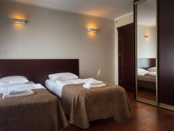 Akme APARTMENTS & ROOMS & FREE PARKING : photo 1 de la chambre chambre double ou lits jumeaux avec lit d'appoint