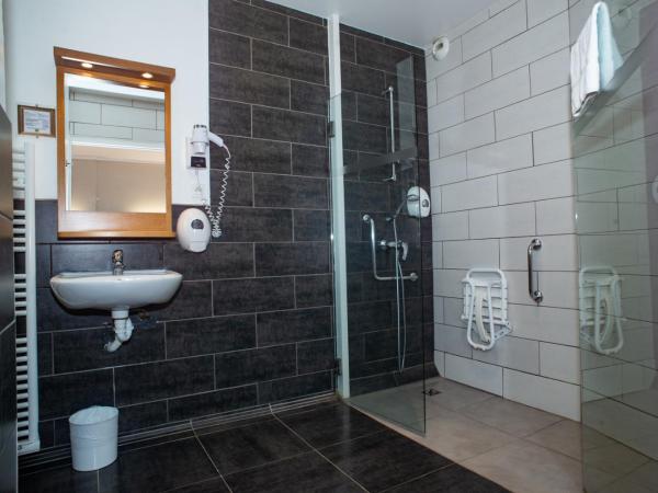 Hotel De L'univers : photo 2 de la chambre chambre triple supérieure