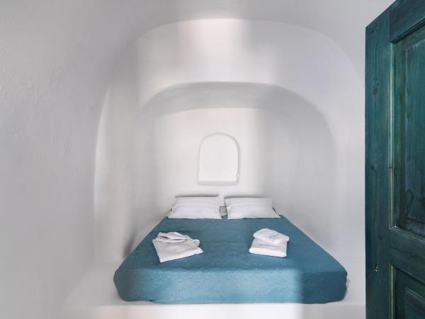 Horizon Aeifos Suites : photo 8 de la chambre suite familiale avec mezzanine - vue sur caldeira