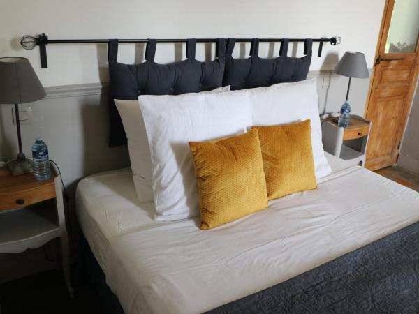 Mas des Cerisiers SPA-SAUNA inclus pour tous les logements : photo 4 de la chambre chambre double avec salle de bains privative