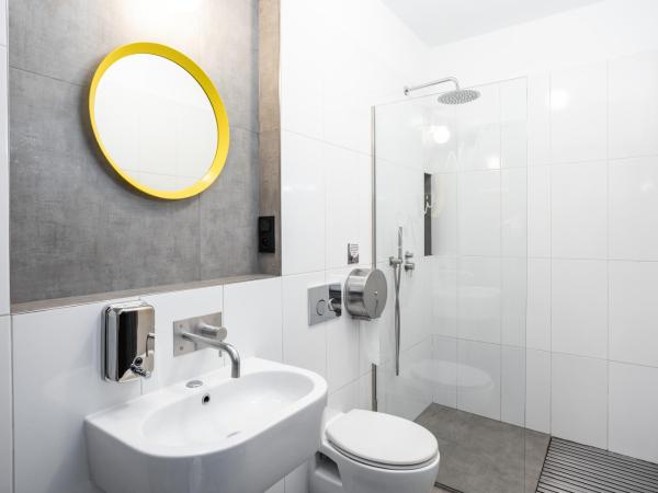 Sophie's Hostel : photo 5 de la chambre lit dans dortoir mixte de 6 lits avec salle de bains privative