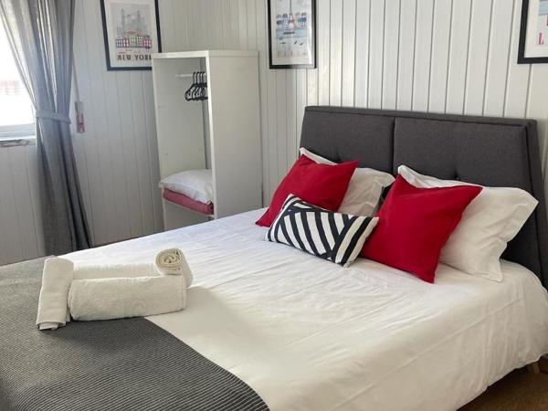 West Coast Peniche : photo 2 de la chambre chambre double avec salle de bains privative