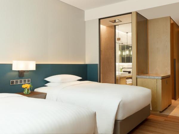 Courtyard by Marriott Shenzhen Bay : photo 1 de la chambre premier, guest room, 2 twin/single bed(s), city view