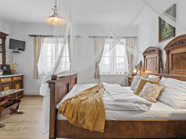 Pension a restaurace Regina : photo 2 de la chambre chambre quadruple avec salle de bains privative