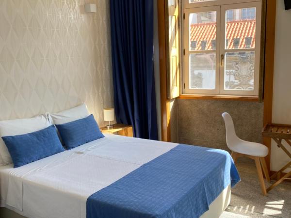 Enjoy Viana - Guest House : photo 1 de la chambre chambre triple deluxe