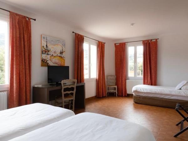 Hôtel Les Lentisques : photo 1 de la chambre chambre triple