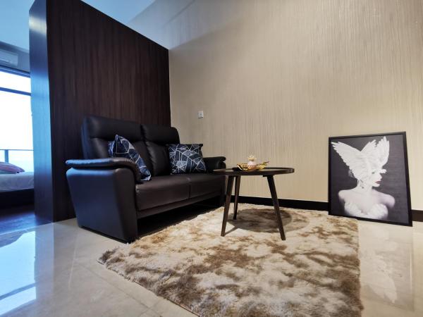 Attic Home Melaka Silverscape Residence & Jonker : photo 5 de la chambre superior king studio (private bathtub and city view)